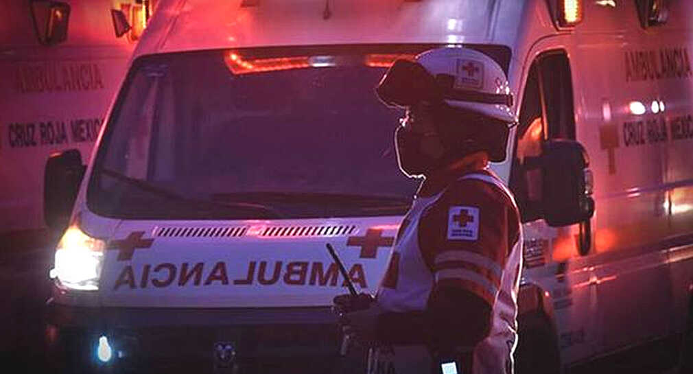 Muere niño al sacar su cabeza por la ventana de autobús y se estrella