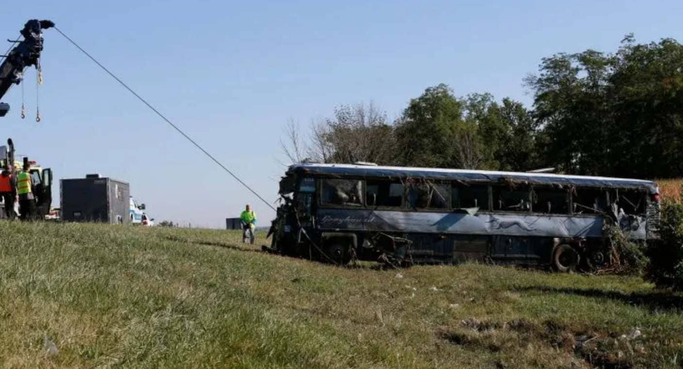 Autobús con migrantes se desbarranca en Panamá reportan 33 muertos