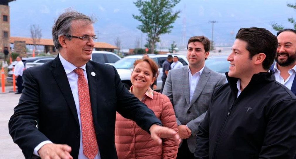 Samuel García y Marcelo Ebrard recorren terreno donde instalarán