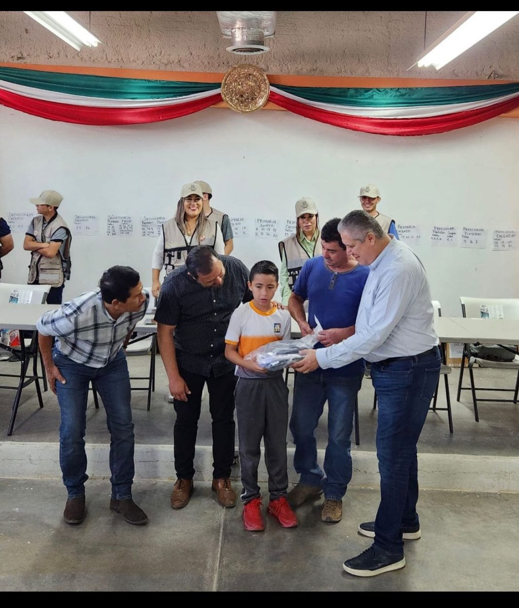 Inicia Sec Sonora Entrega De Uniformes Escolares En Mazat N Y La