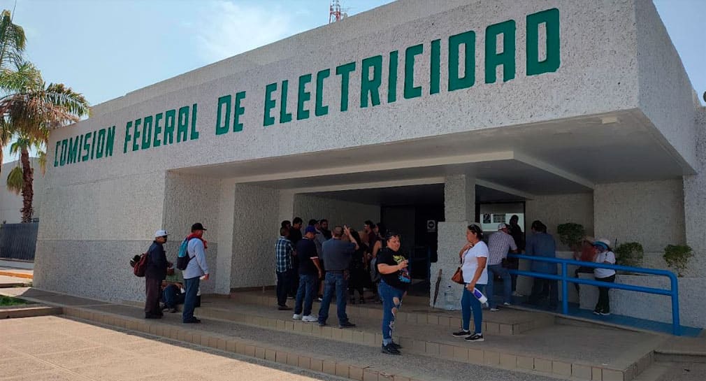 Se Manifiestan Usuarios En Oficinas De Cfe En Hermosillo Por Cortes Del