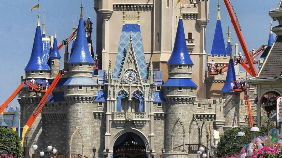 Exempleado de Disney enfrenta cargos por grabar videos de mujeres en secreto