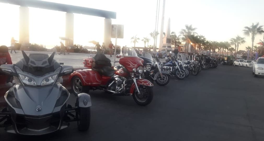 Llegan cientos de motociclistas a Puerto Peñasco 