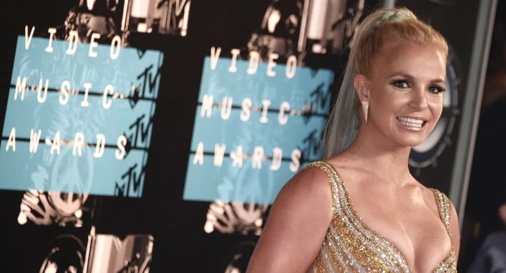 Britney Spears estrena la canción inédita "Swimming In the ...