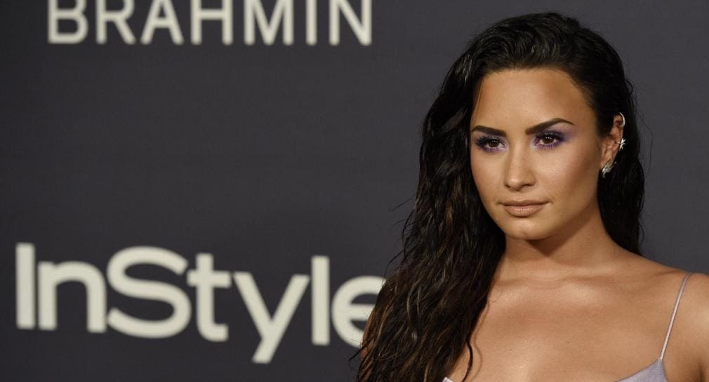 Demi Lovato confiesa que tiene discapacidad visual y auditiva tras su última sobredosis
