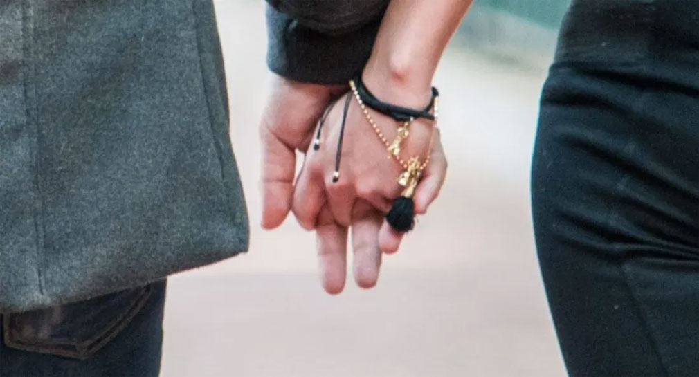 ¿Qué es el Love bombing? Cuando demasiado amor se vuelve peligroso y es manipulación,  según expertos