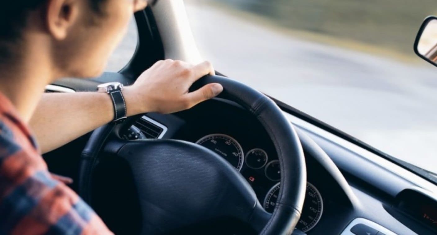 Dormir 5 horas o menos y conducir es tan peligroso como manejar borracho, según la ciencia