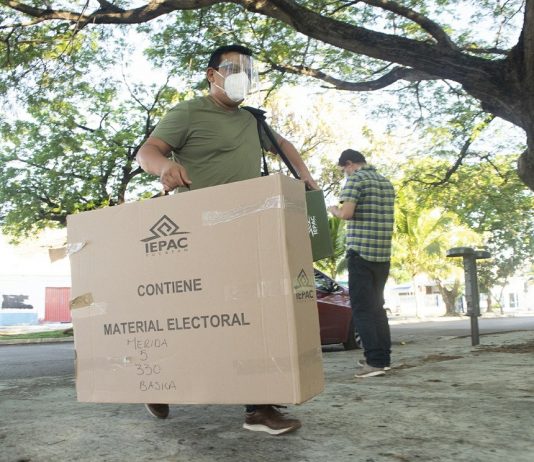 Con retraso en casi la mitad de las 5 mil 500 casillas inicia votación en Chihuahua