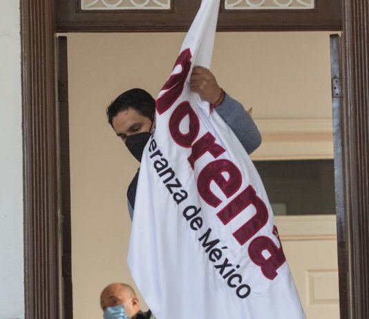 Morena revira a “intelectuales de Claudio X.” con miles de firmas