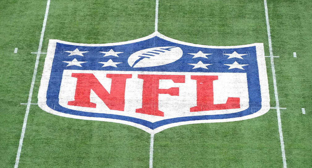 Investigan a la NFL por presunta discriminación laboral