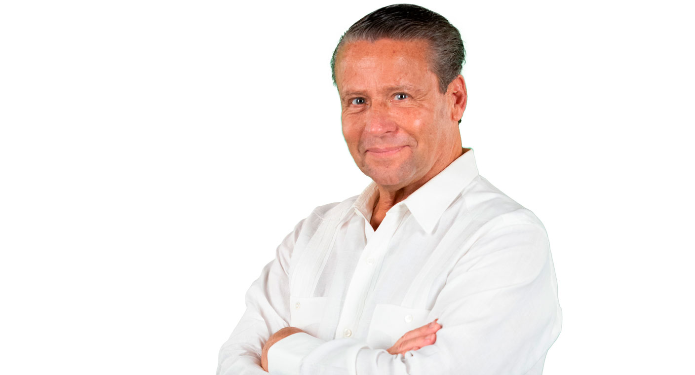 Alfredo Adame protagoniza nueva pelea, sujeto lo agrede en plena entrevista