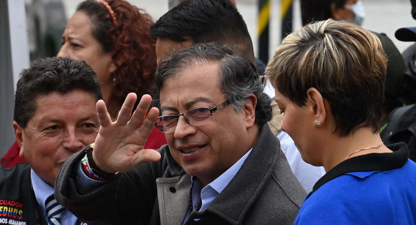 Presidente de Colombia pide que su hijo y hermano sean investigados por nexo con el narco