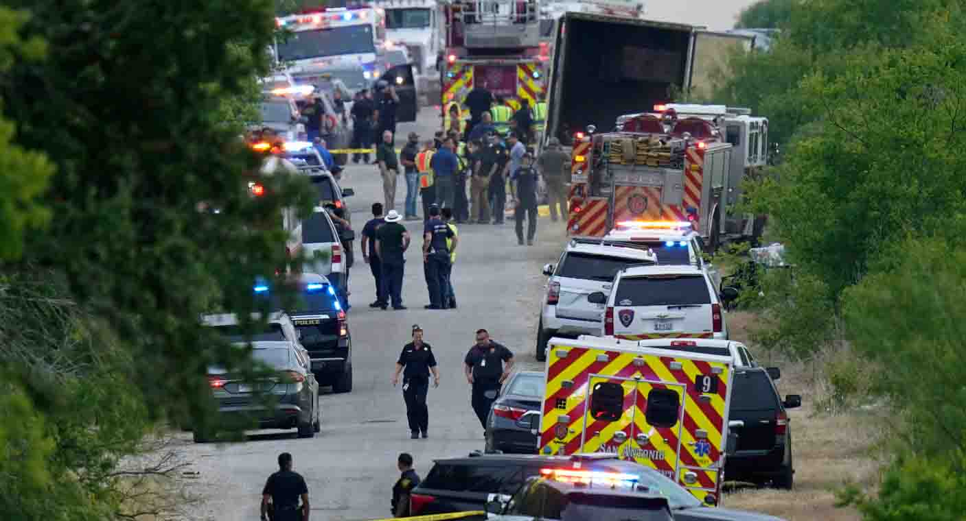 EEUU detiene a mexicanos implicados en muerte de 53 migrantes hallados en un tráiler en Texas