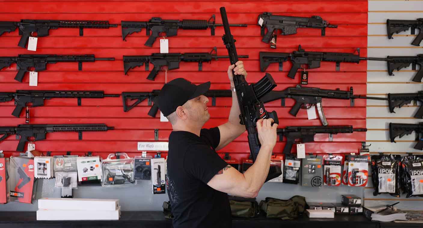 Joe Biden urge al Congreso a restrinja el acceso a armas de asalto