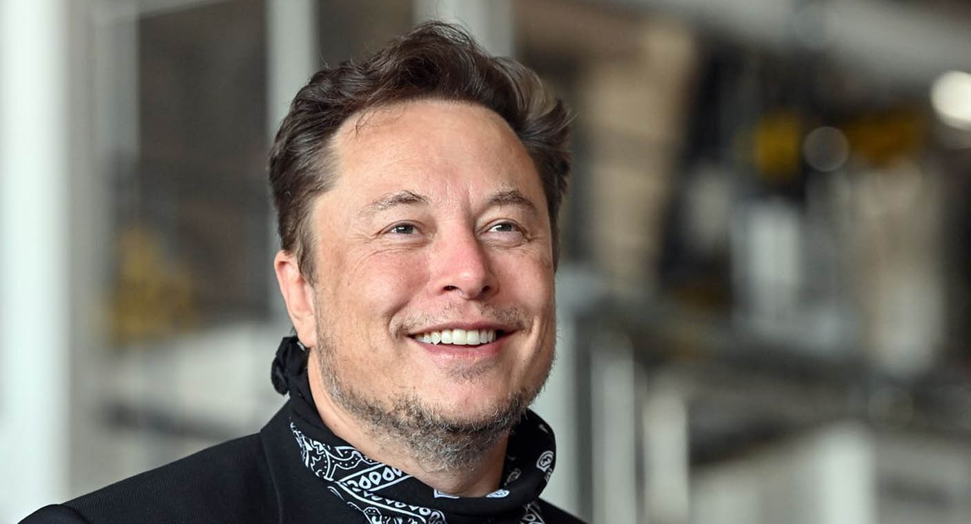 Revela Elon Musk que Twitter ahora llevará por logo una ‘X’