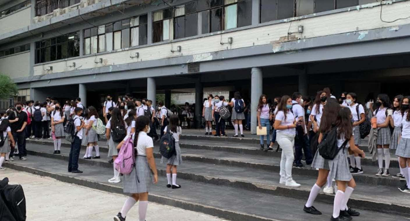 Con Abrazos Grandes Expectativas Y Tráfico Jóvenes Comienzan Clases Presenciales En Secundaria 1045