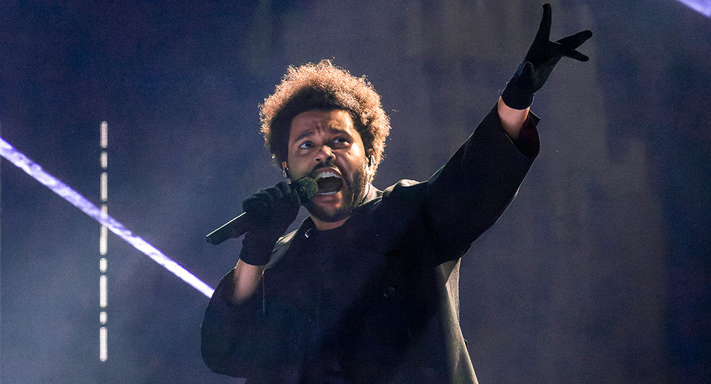 Tras interpretar una canción, The Weeknd suspende concierto y se retira ...