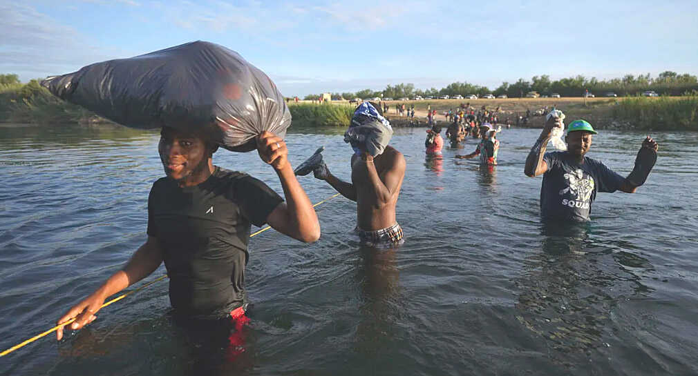 Texas hizo “imposible” ayudar a migrantes que se ahogaron, dice Gobierno