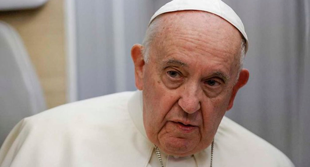 Papa Francisco continúa trabajando; controles médicos son ‘normales’