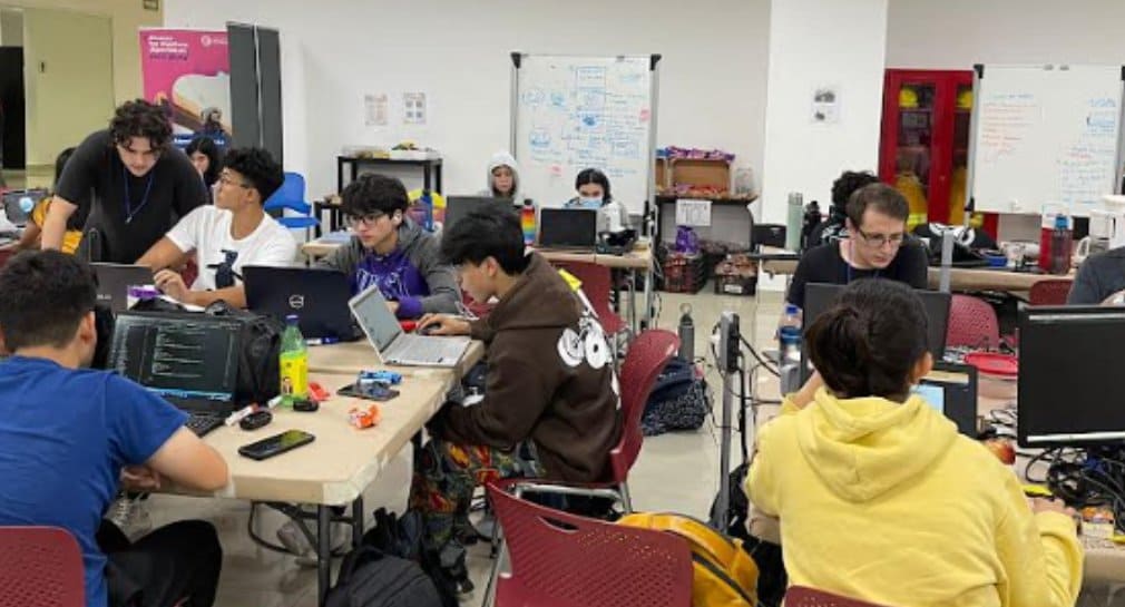 To further the search for space, they set up a hackathon at the Tec de Monterrey on the Hermosillo . campus