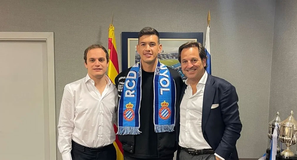 Presentan a César Montes con el Espanyol, con contrato hasta 2028 y cláusula de 30 mdd