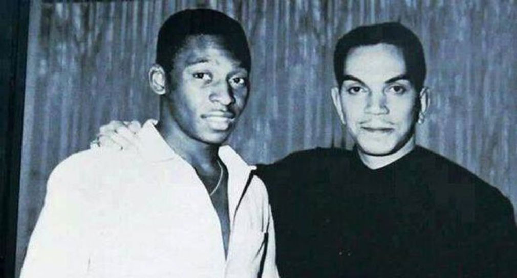 Esta es la historia detrás de la icónica fotografía de ‘Cantinflas’ y Pelé en su visita a México