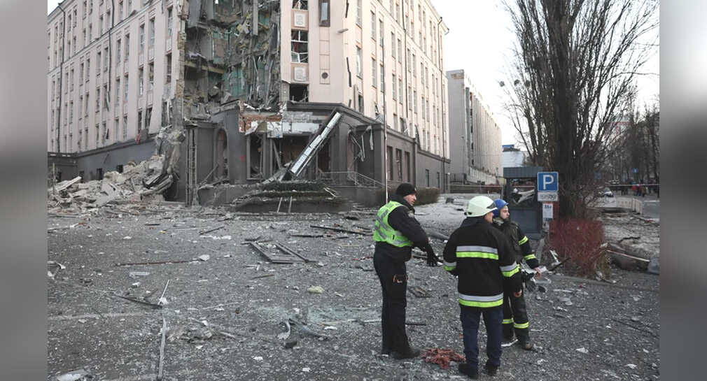 Rusia bombardea varias regiones de Ucrania en fin de año; hay una persona sin vida y varios heridos