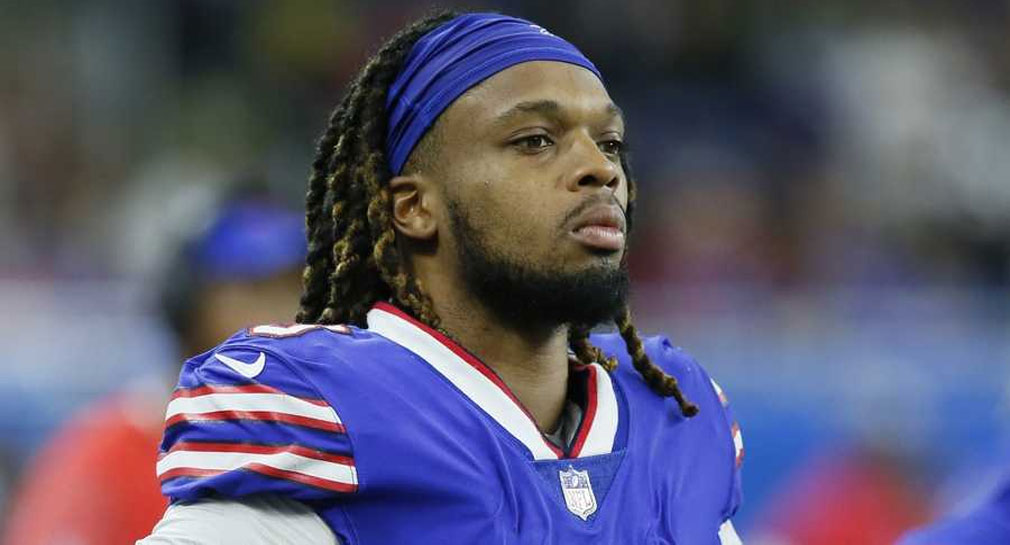 Damar Hamlin, jugador de los Buffalo Bills, se desploma tras fuerte impacto; partido se encuentra suspendido