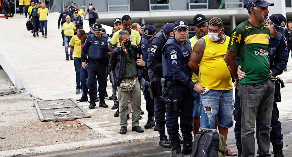 Arrestan a cerca de mil 200 simpatizantes de Bolsonaro en campamento frente al Ejército en Brasilia