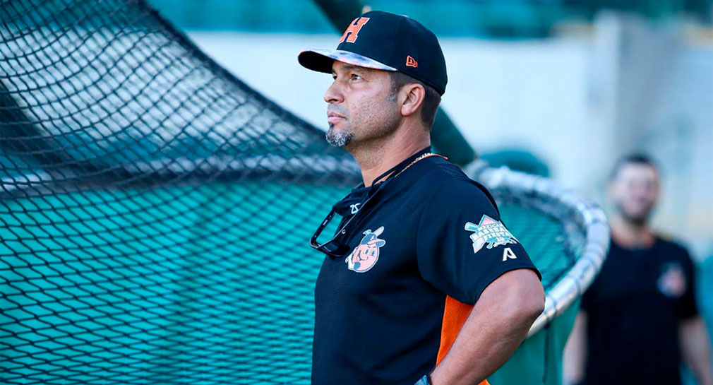 Juan Gabriel Castro, de Naranjeros, se lleva el premio al Manager del Año en la temporada 2022-23 de la LMP