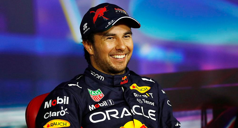 Checo Pérez presenta el casco que utilizará para la temporada 2024 en la Fórmula 1