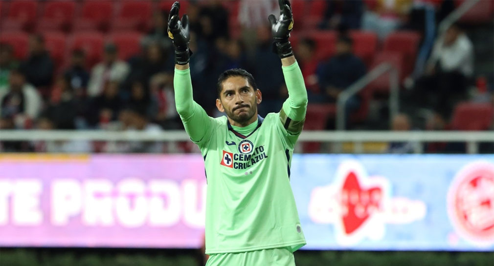Asaltan a Jesús Corona, portero de Cruz Azul, cerca de instalaciones de La Noria en CDMX