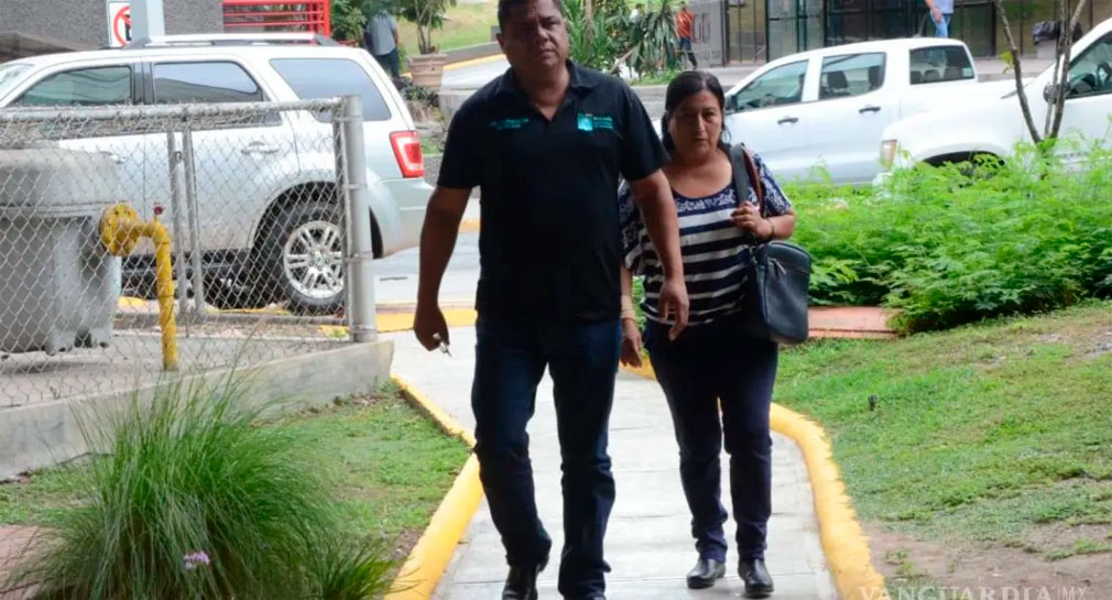 Llegan Padres De Debanhi Escobar A La Fgr Para Revisar Avances En