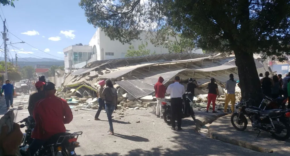 Reportan personas atrapadas tras colapso de edificio en República Dominicana