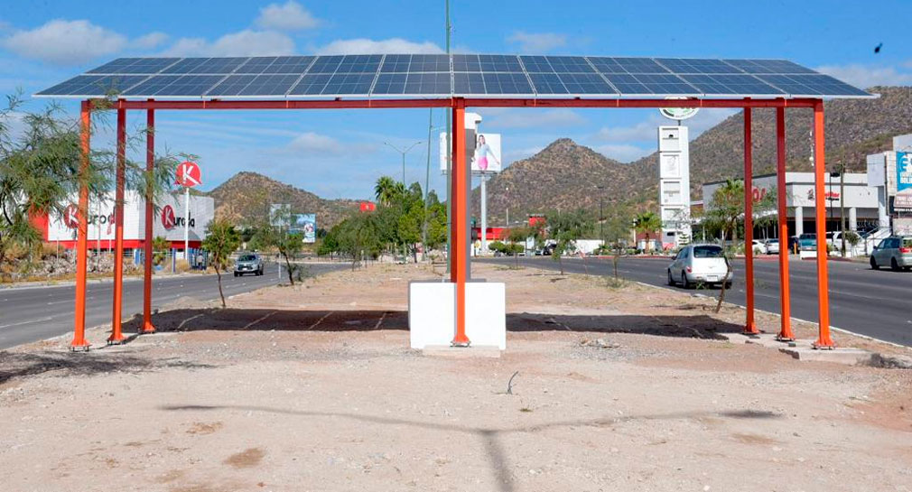 Instalan paneles solares que alimentan a 32 luminarias en bulevar Morelos de Hermosillo