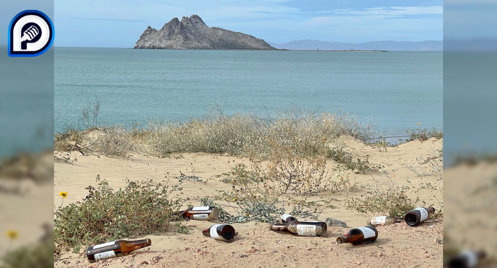 Captan basura en Isla Alcatraz, desde playa de Bahía de Kino