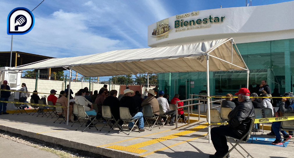 Largas filas y cajeros sin efectivo reportan beneficiarios en sucursales de Banco de Bienestar en Hermosillo