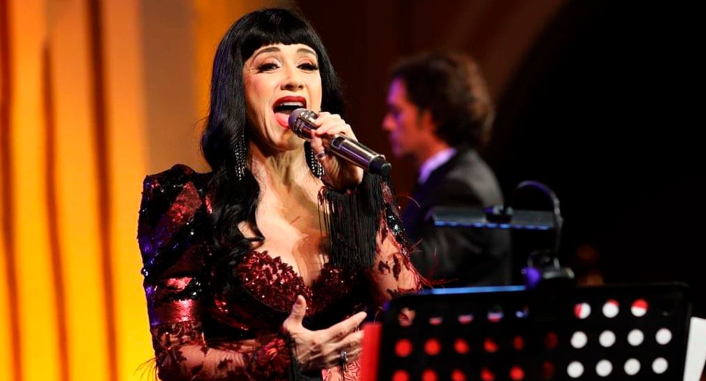 “¿Quién chingad*s está hablando? Tú crees que no te oyes, güey”: Susana Zabaleta saca a alguien de su concierto en el FAOT (VIDEO)