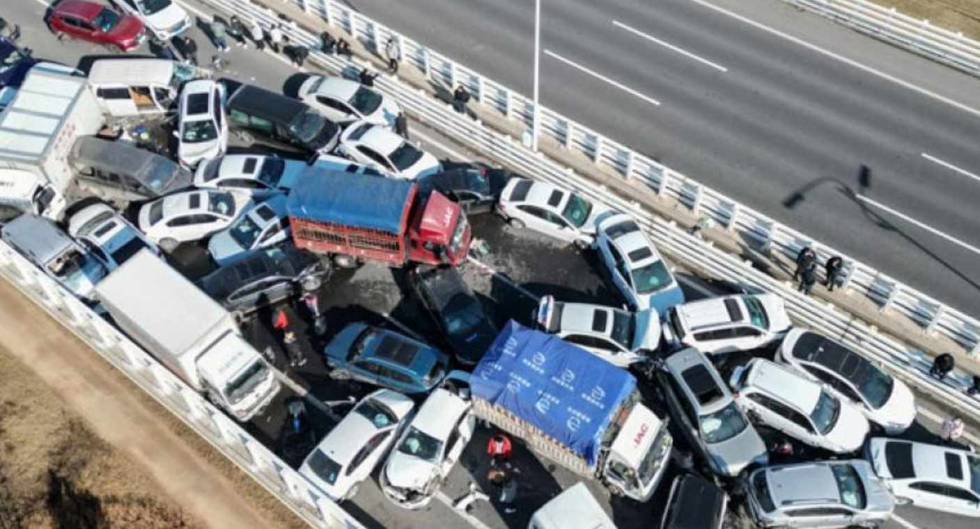 Accidente en China deja 17 muertos al iniciar la fiebre de viajes vacacionales