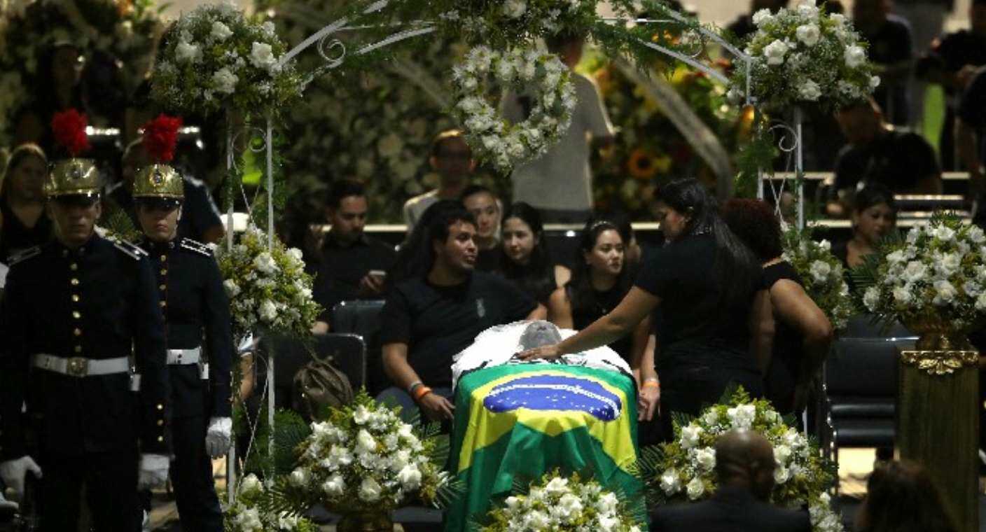 Más de 230 mil aficionados dieron el último adiós a Pelé