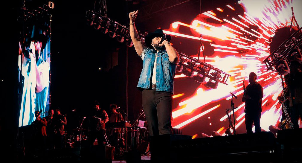 Carín León triunfa con sold out en Desert Diamond Arena de Arizona (GALERÍA)