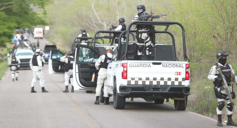 Se vuelca vehículo en carretera Hermosillo-Guaymas; elemento de Guardia Nacional resulta lesionado