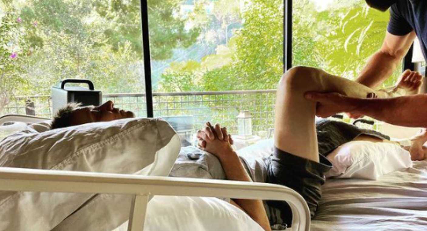 Jeremy Renner revela que se rompió más de 30 huesos tras accidente con un quitanieves
