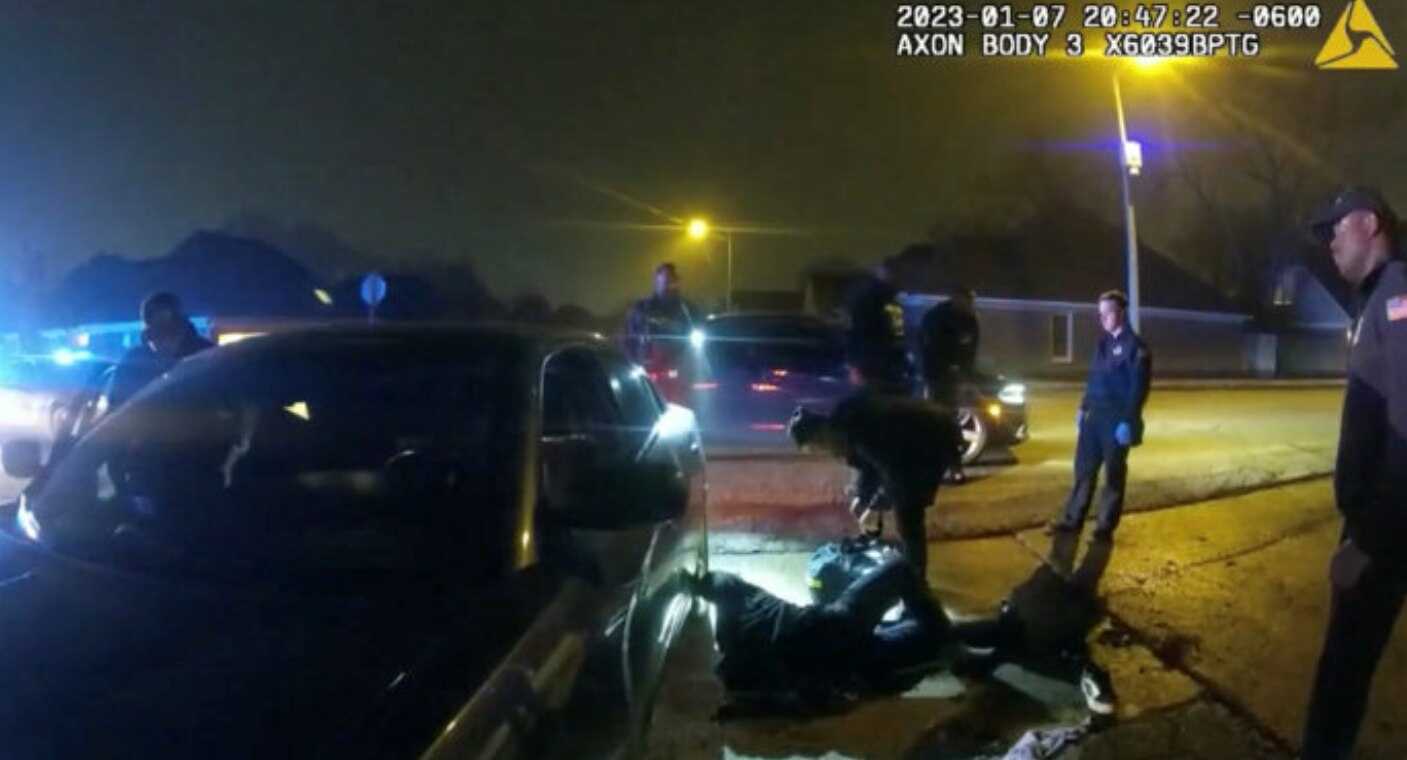 Fuertes imágenes: Revelan VIDEO de policías golpeando a afroamericano en Memphis: ‘Estoy indignado’, señala Biden