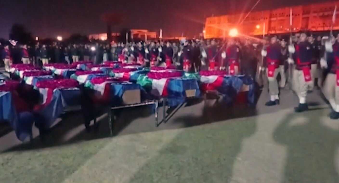 Aumentan a 100 las muertes por ataque en mezquita de Pakistán