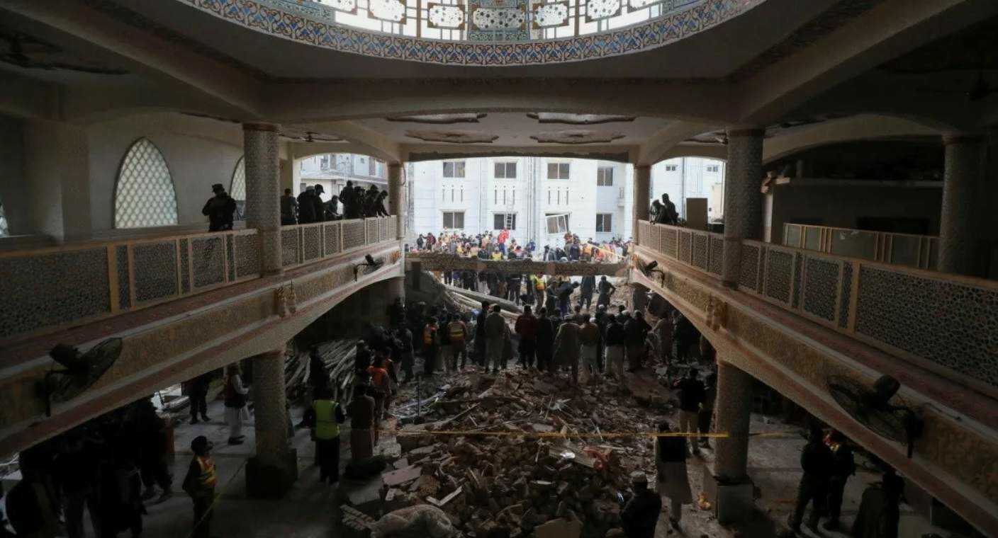 Explosión en mezquita deja al menos 33 muertos y 150 heridos en Pakistán