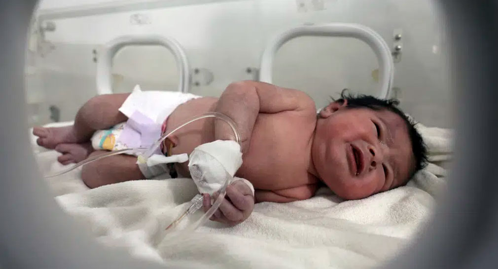 Aya, bebé que nació durante el sismo en Siria, se encuentra bien de salud y será criada por su tía