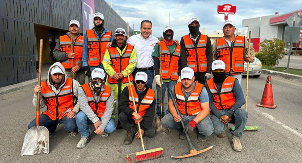 Presenta alcalde ‘Toño’ Astiazarán Brigada Antibaches, trabajarán todo el día en mantenimiento de calles de Hermosillo