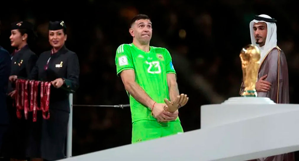 ‘Dibu’ Martínez afirma que Messi y sus compañeros le pidieron hacer el polémico festejo tras ganar el Mundial