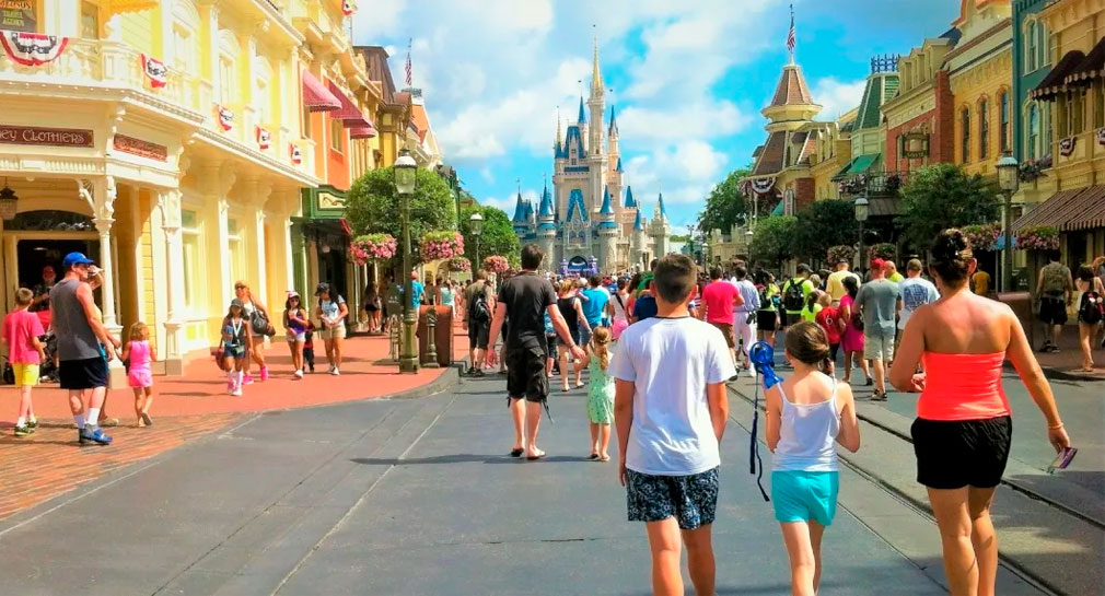 Disney despide a 7mil personas por pérdidas económicas
